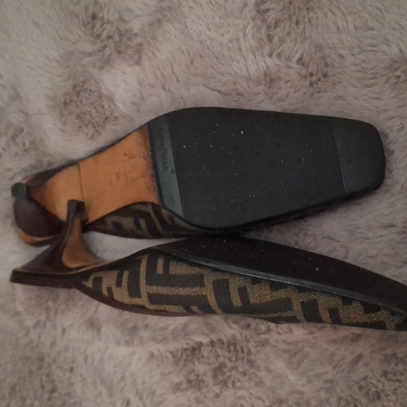Authentic Vintage FENDI SHOES - Picture 2 of 3
